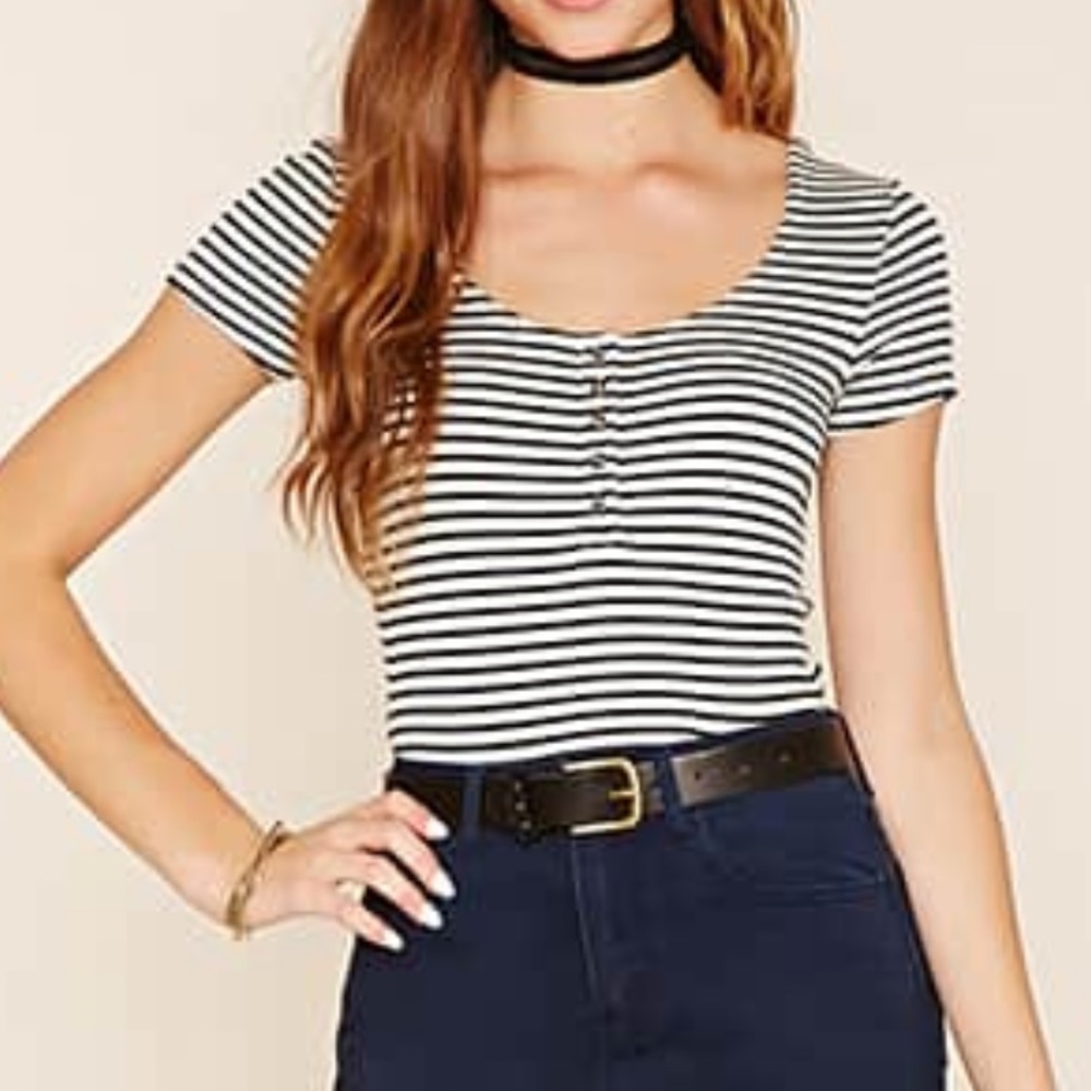 Stripped Black & White Crop Top | Forever21
